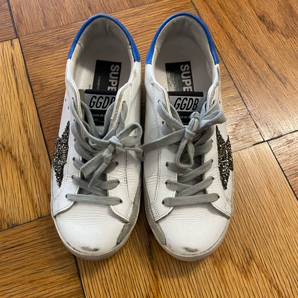 Golden Goose Superstar sneaker size 34. Barely worn Black star w/ blue accent - Picture 3 of 4